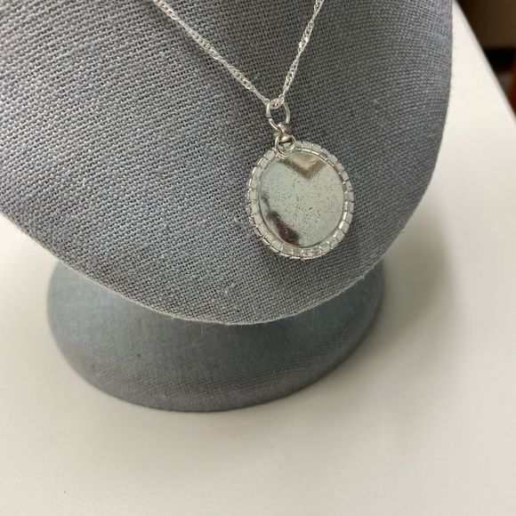 Lynx White Cat's Eye Pendant - Picture 2 of 3